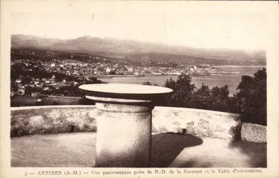 Antibes (A.M.) — Vista panorâmica tirada de N.D. da Garoupe e a Mesa de orientação