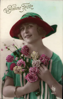 Mulher com chapéu vermelho e vestido verde — Boa Festa — CPAPHITI n°2671