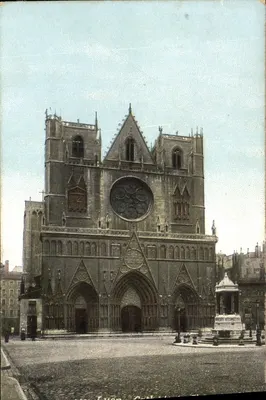 Catedral Nossa Senhora de Évreux — vista da fachada — editor desconhecido, número de série não visível