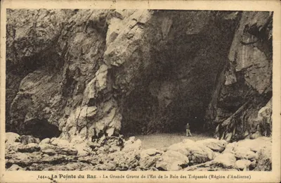 A Ponta do Raz - A Grande Gruta do Leste da Baía dos Falecidos (Região de Audierne)