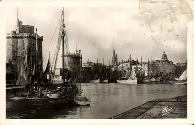 Bilhete postal antigo La Rochelle O porto Navios