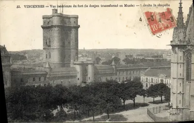 Vincennes — Vista interna do forte (o donjon transformado em Museu) — à direita a capela