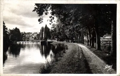 Josselin (Morbihan) — O Caminho de Tração e o Magnífico Castelo — Gaby