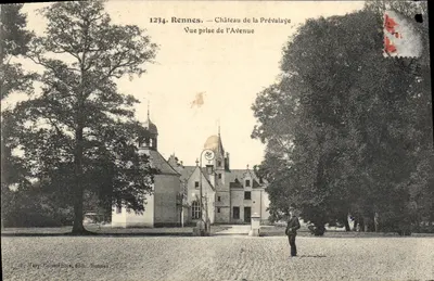 Castelo da Prévalaye — Vista tirada da Avenida — Fr. Jarry-Rousselet, Ed. Rennes
