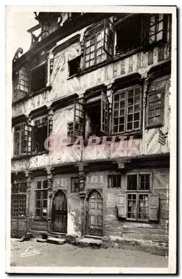 Rennes - Velha Casa dos Capelãos da Catedral chamada de Du Guesclin (século XVI) — Laurent Net