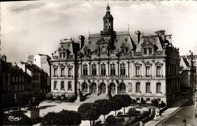 Vannes (Morbihan) — O Hotel de Ville — Comhier Imprimeur (S.-et-L.)