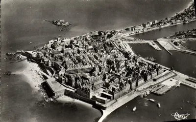St-Malo (I.-et-V.) — Vista aérea da Cidade Intra Muros — Fotógrafo Rothenéuf