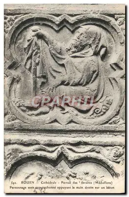 Rouen - Cathédrale - Portail des Libraires (Médailles) - Personnage assis encapuchonné appuyant la main droite sur un bâton