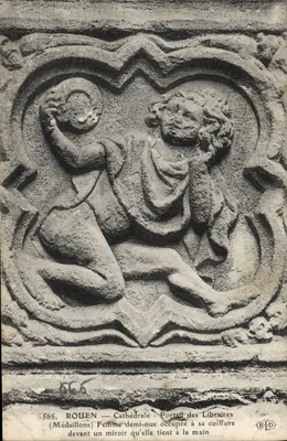 Rouen — Cathédrale — Portrait des Libraires (Médailles) — Femme demi-nue occupée à sa coiffure devant un miroir qu'elle tient à la main