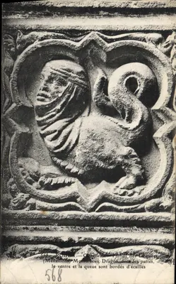 Roubaix — Cathédrale — Portail des Libraires : Médallion monstrueux dragon à deux pattes, le ventre et la queue bordés d'écailles