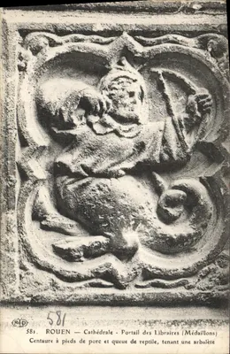 Rouen — Cathédrale - Portail des Libraires (Médaillons) — Centaure à pieds de porc et queue de reptile, tenant une arbalète — F.D. n°581