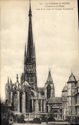 La Cathédrale de Rouen — L'Abside et la Flèche — vues de la Cour de l'Ancien Archevêché — n°147