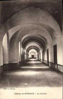 Abadia de CITEAUX — O Claustro — Edit. L. Bernuy