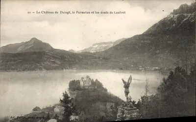 O Castelo de Duingt, o Parmelan e as dentes de Lanfont — Ad. Pariol, foto Anney