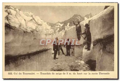 टूरमैलेट के पास — 3 मीटर ऊँची बर्फ की खाई थर्मल रोड पर — संख्या 322