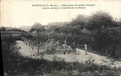 Montmirail (Marne) — Sepulturas de soldados franceses caídos durante a batalha da Marne — Berlin-Blumenau, 1917