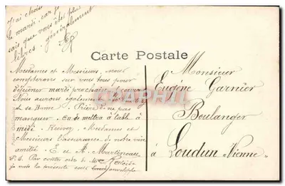 Due bambini in uniforme da cuochi — davanti a un grande baule di dolci — Clayette Phot. — Verso