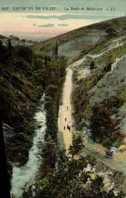 Environ de Vichy — La Route de Malavaux — LL. — N° 253