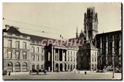 Rouen — Praça do Hôtel-de-Ville e Igreja de São Ouen — Estol
