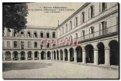 Casa de Educação da Legião de Honra - Pátio de Honra - Les Loges