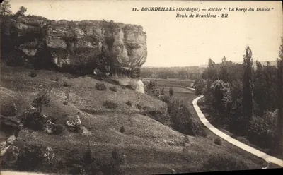 Bourdeilles (Dordogne) — Rocha "La Forge du Diable" — Estrada de Brantôme - BR