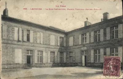 Lectoure - A Subprefeitura, Prefeitura, Tribunal (Antigo Bispo) — O Gers, n°345