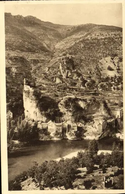 Castelbouc (Lozère) — O vilarejo e o antigo castelo — Les Éditions d'Art Marcel, Paris