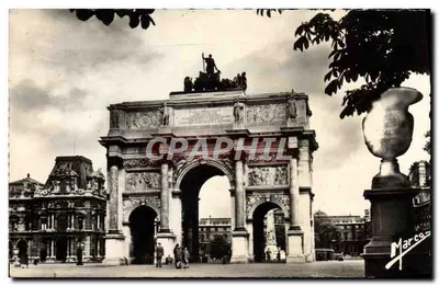 Arco do Triunfo do Carrousel — Jardim das Túlipas — editor Marco