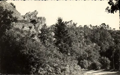 A Valle de Poulancré — Mur-de-Bretagne (Côtes-du-Nord) — editor não identificado