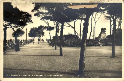 Savona - Piazzale Garibaldi com Giardini — Ed. V. L. n° 10