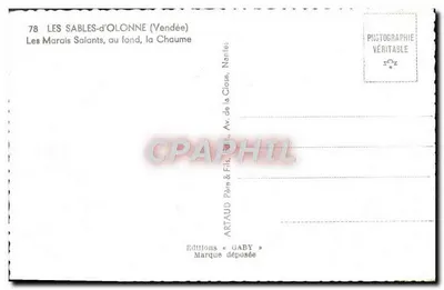 Les Marais Salants, Les Sables-d'Olonne (Vendée) — widok z kupami soli i wsi w tle — Wydawnictwo Gaby — Rewers