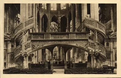 Interior da catedral — vista dos degraus e do coro — editor não identificado