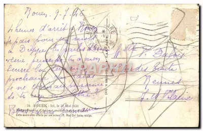 Santa Joana d'Arc — estátua diante de um edifício com madeira e arcos — Cap — Verso