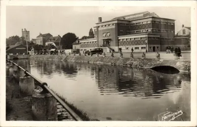 Harmignies — La Piscine et le Canal — Harmignies