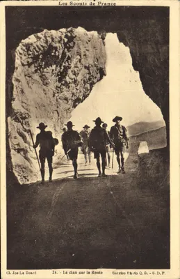 Os Escoteiros da França — O clã na Estrada — Cl. Jos Le Doaré, Serviço de Fotografia Q.G.-S.D.F.