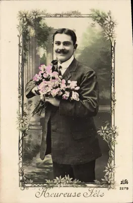 Homem em traje segurando um buquê — Parabéns — J.C. Baby, n° 2279