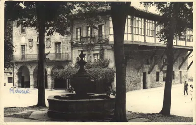 Place centrale avec fontaine — Maure — éditeur non visible