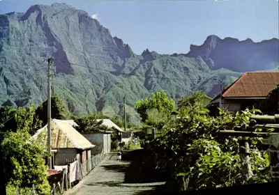 Typowa uliczka w Cilaos — Wyspa La Réunion — Wydane przez J.C. NOURAUT