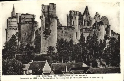 Château de Pierrefonds en ruines — Construit en 1390, restauration entreprise en 1858 par Violet le Duc — LL n°225
