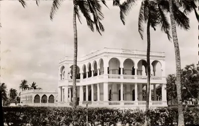 Palácio de Justiça e o Cercle — Lomé (Togo) — Éditions de Luxe 'Estel' n°6382