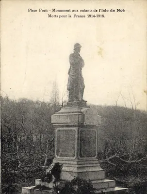 Place Foch - Monument aos filhos da Ilha de Noé — Mortos pela França 1914-1918.