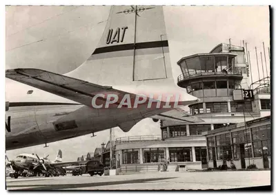 Aeroporto de Paris-Le Bourget — Super D.C.6 da U.A.T. — Edições P.L., Paris