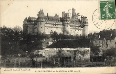 Pierrefonds — Zamek (strona zachodnia) — fot. G. Duclos w Pierrefonds