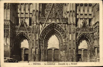 Troyes - La Cathédrale - Ensemble des 3 Portails — Harangues