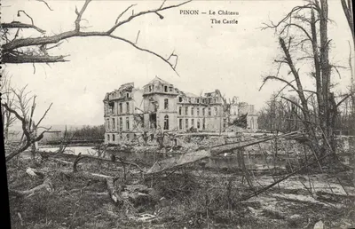 Pinon — O Castelo — Ruínas após guerra — B. Nougardé & H. Lestrat, Sèvres