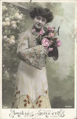Jovem mulher com buquê de rosas — Amitiés Sincères — D.J.K. n°302