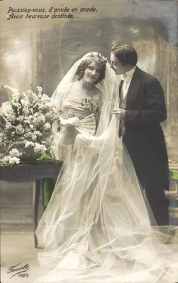 Novo casamento — casal em traje de noivado — TAUWETTE 1520