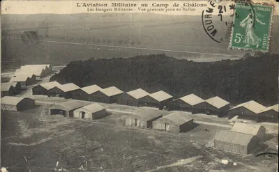 A Aviação Militar no Campo de Châlons — Os Hangares Militares — Vista geral tirada em Balão