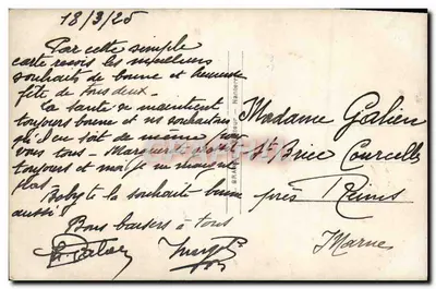Joven mujer sosteniendo rosas — editor S. D. (monograma) — Número de serie no visible — Reverso
