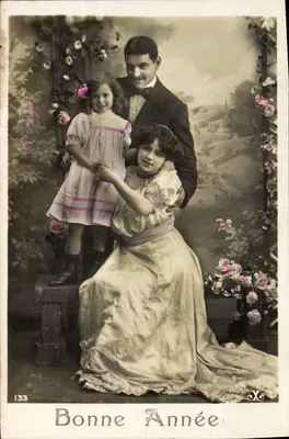 Famille — portrait de trois personnes — éditeur X, n° 133